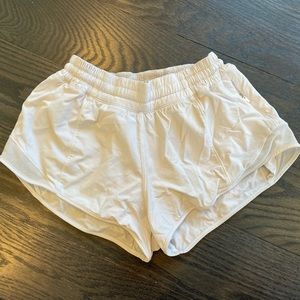 Lululemon hotty hot shorts size 4 2.5 inseam